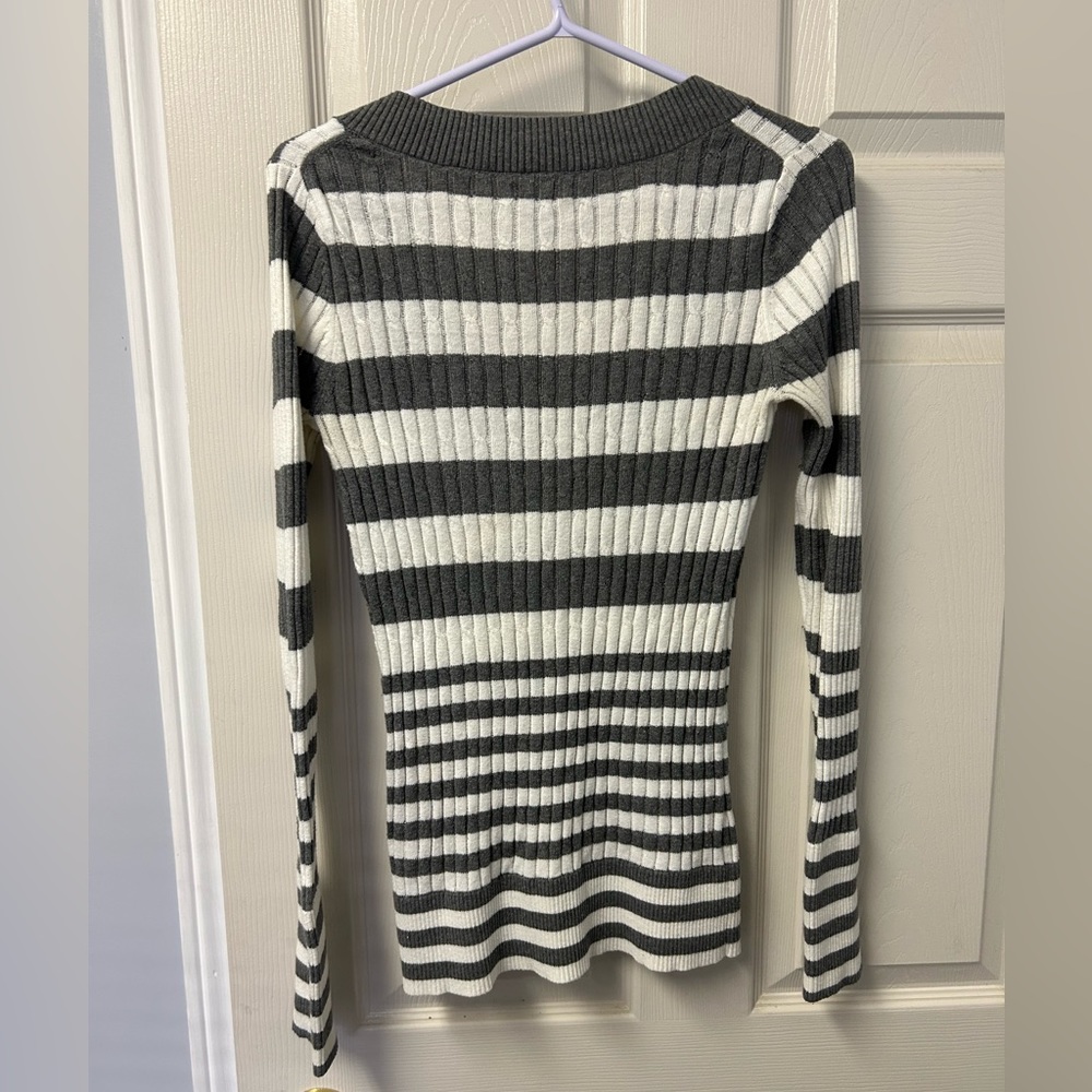 Express Sweater - Picture 2 of 6